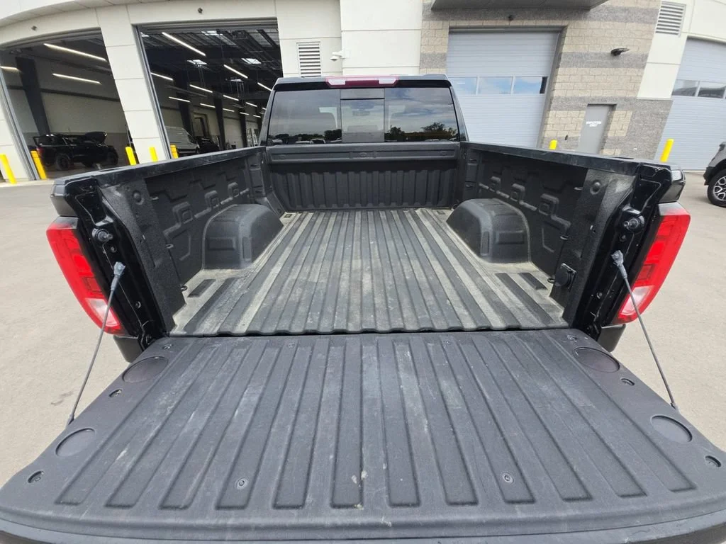 Used 2019 Onyx Black GMC SLE image 29