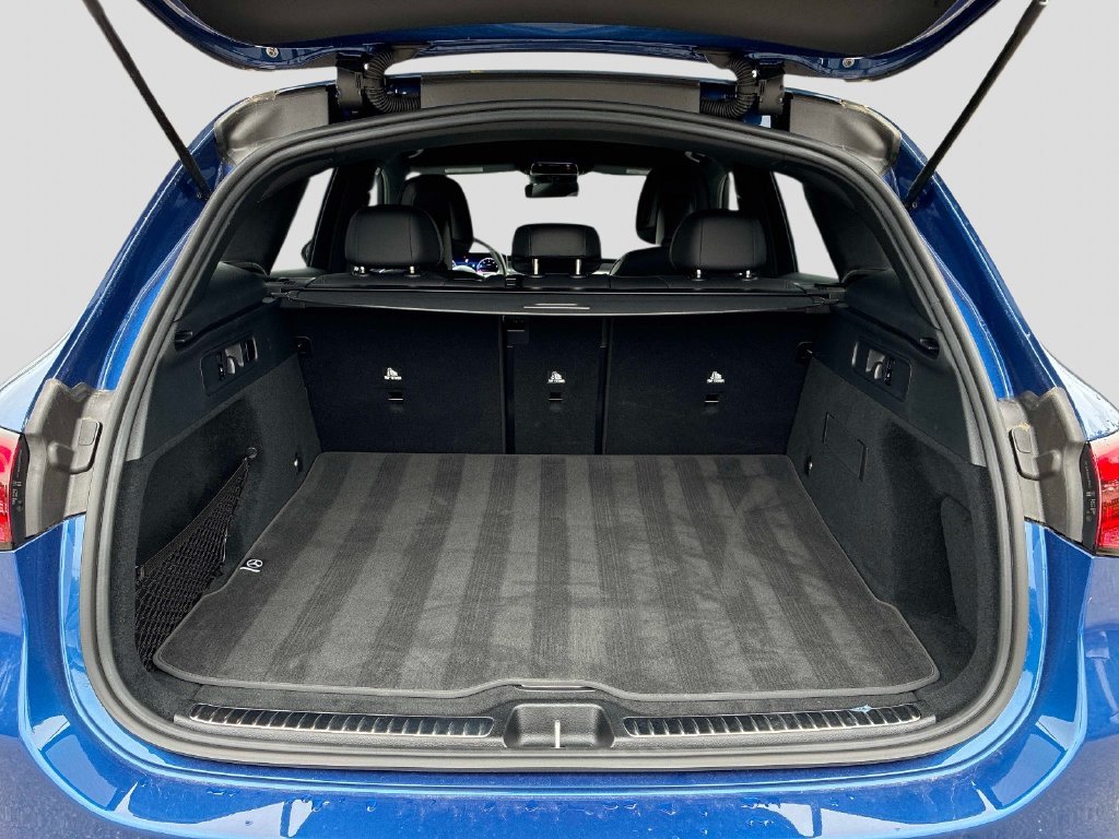 Used 2025  Mercedes-Benz GLC 300 image 13