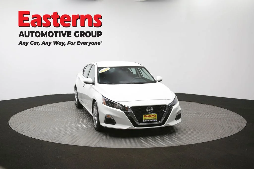 Used 2022 White Nissan 2.5 S image 49