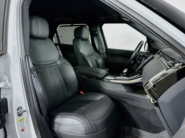 Used 2025 White Land Rover SE image 26