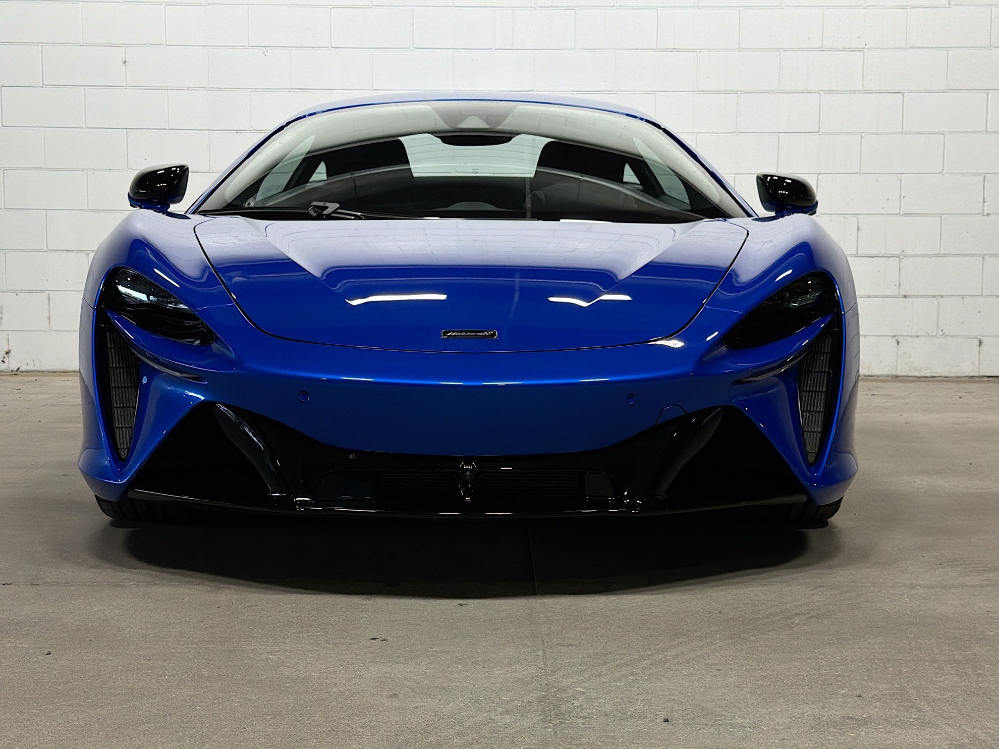 Used 2024 Vega Blue McLaren Base image 9