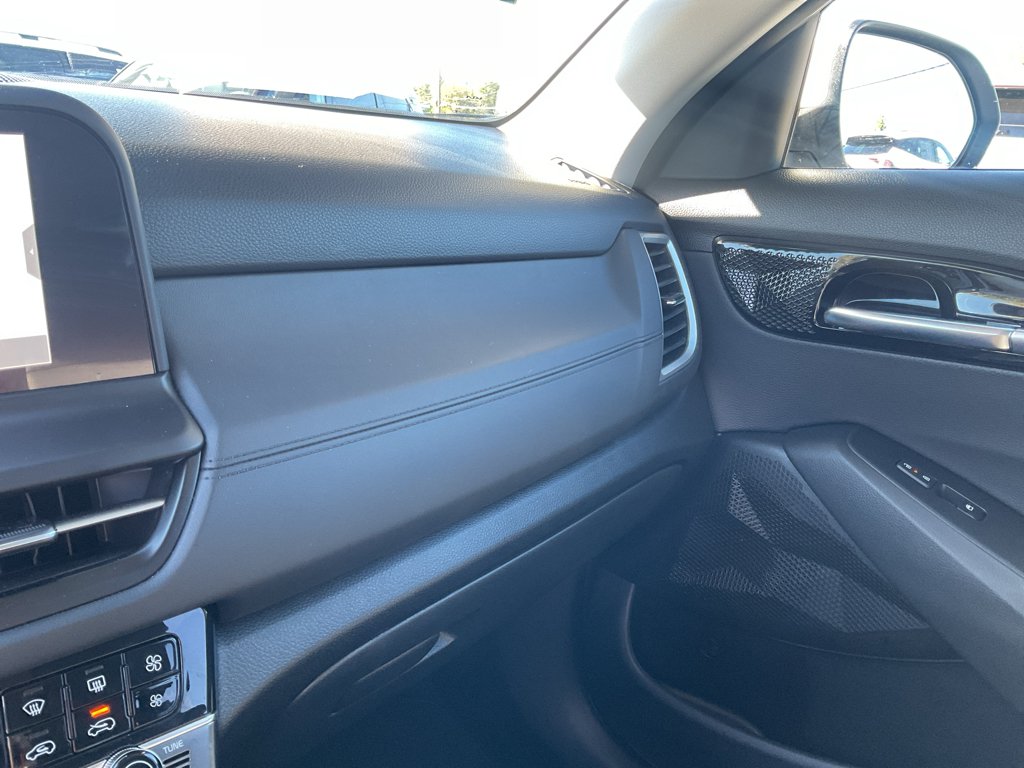 Used 2026 Snow White Pearl Kia EX image 23