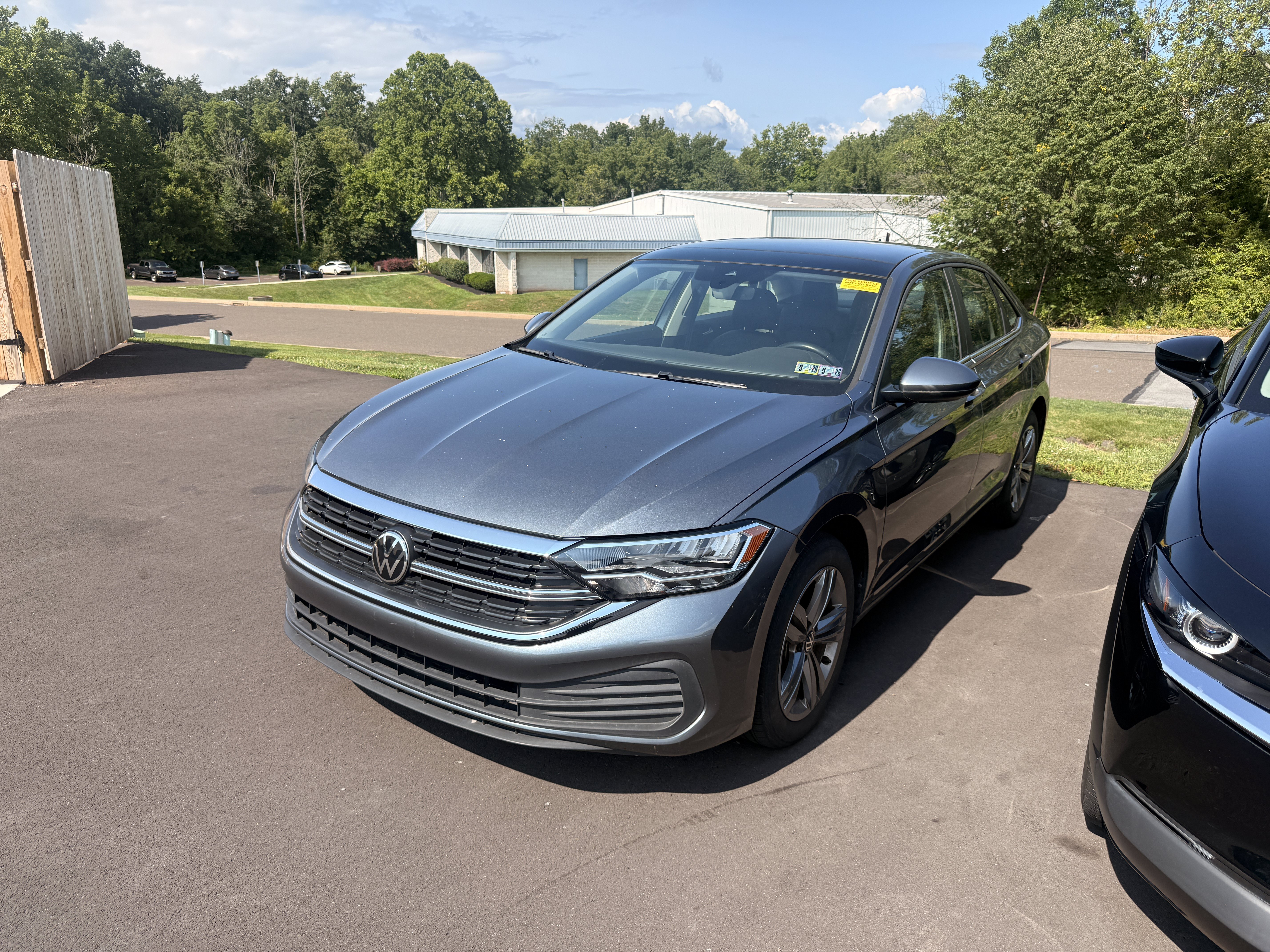 Used 2023 Gray Volkswagen SE image 5