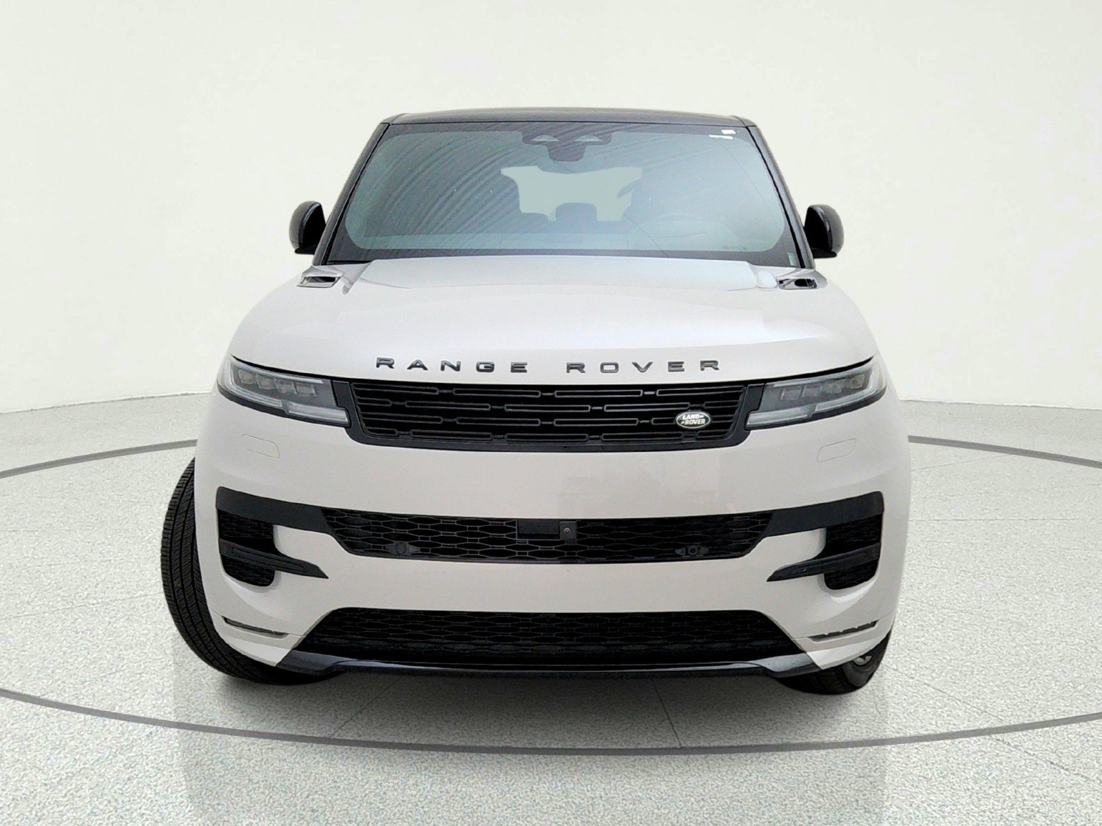 Used 2025 BORASCO GREY Land Rover Dynamic SE image 3