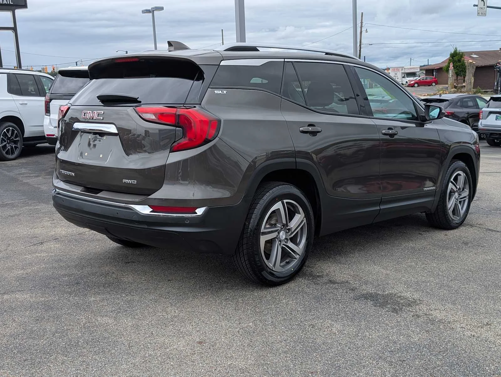 Used 2019 Smokey Quartz Metallic GMC SLT image 8