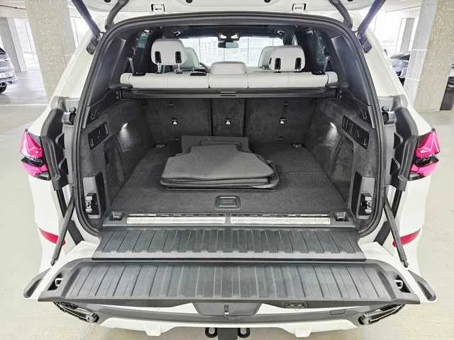 Used 2025 Alpine White BMW xDrive50e image 28