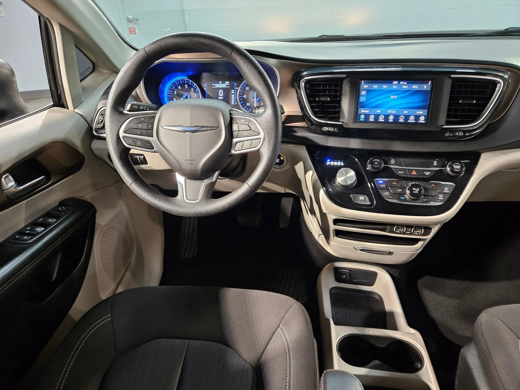 Used 2021 Brilliant Black Crystal Pearlcoat Chrysler L image 9