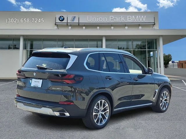New 2026 Dravit Grey Metallic BMW xDrive50e image 4