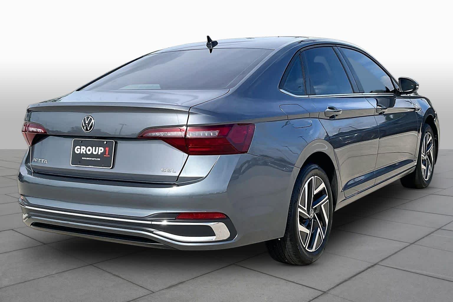 Used 2024 Platinum Gray Metallic Volkswagen SEL image 9