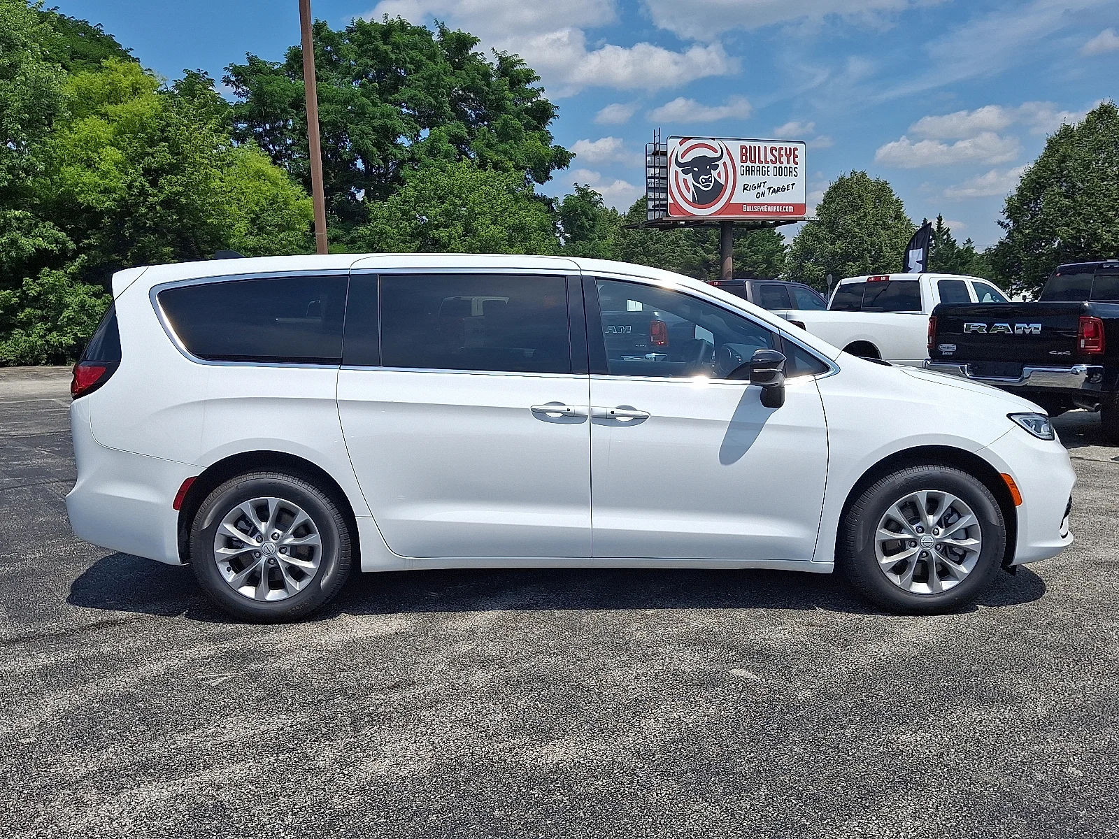 2025 Chrysler Pacifica Select - Photo 9