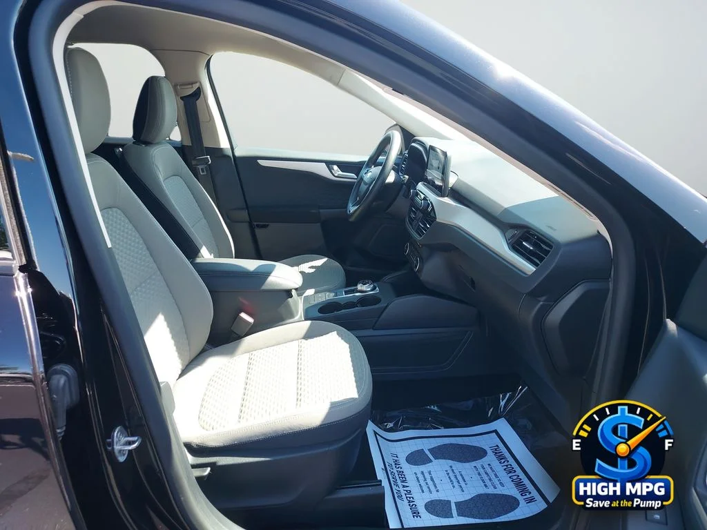 Used 2020 Black Ford SE image 19