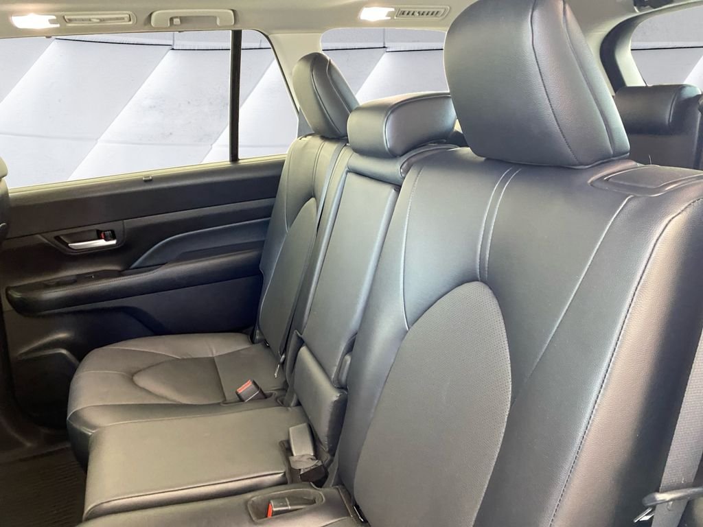 Used 2024 Silver Toyota XLE image 18