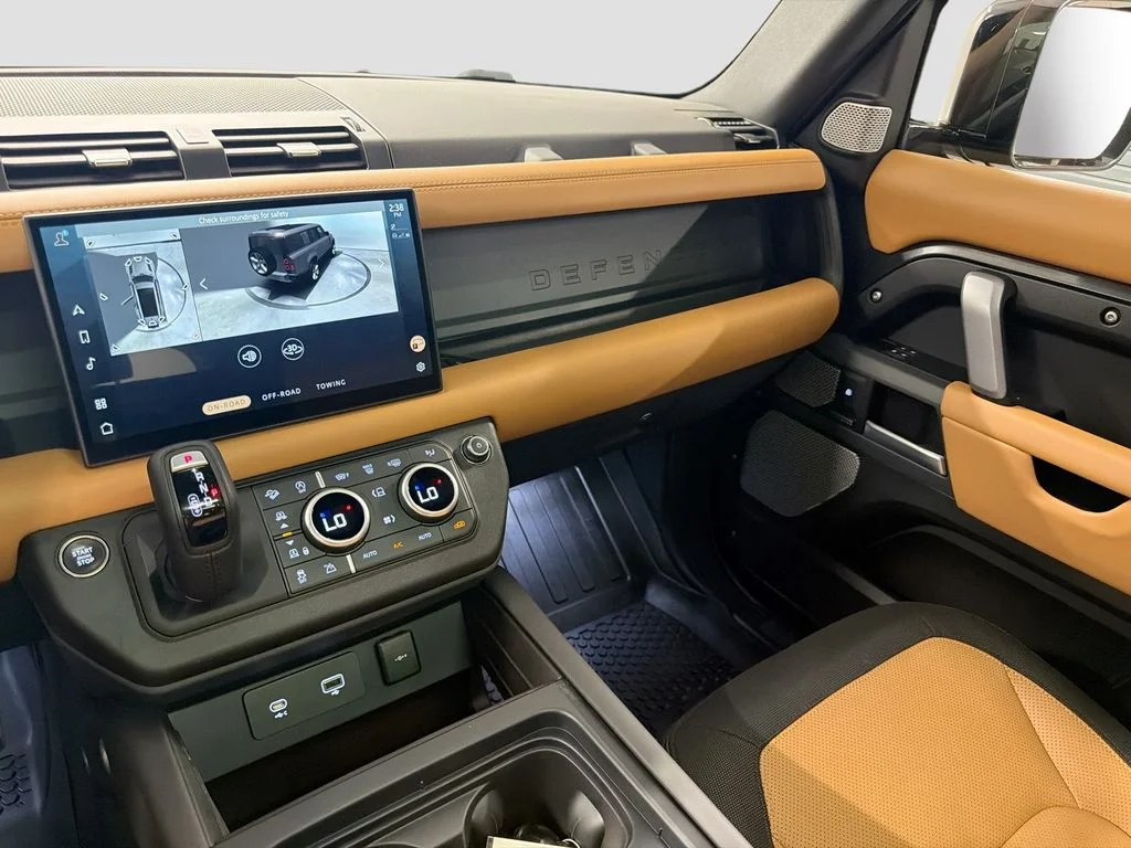 Certified Used 2024  Land Rover X-Dynamic SE image 24