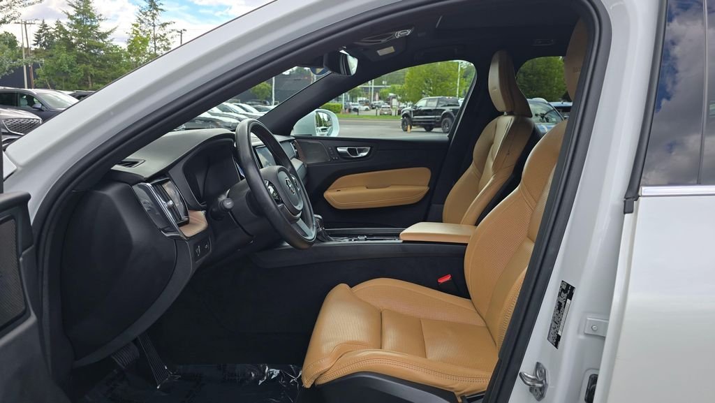 Used 2020 White Volvo T5 Inscription image 20