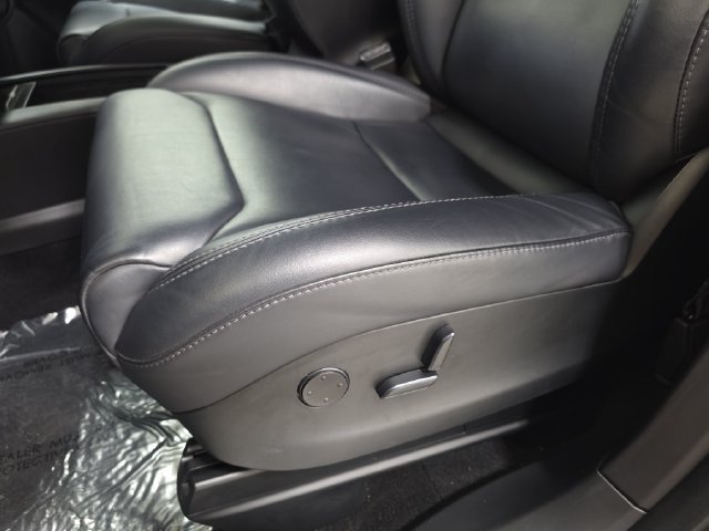 Used 2018 Black Tesla  image 28