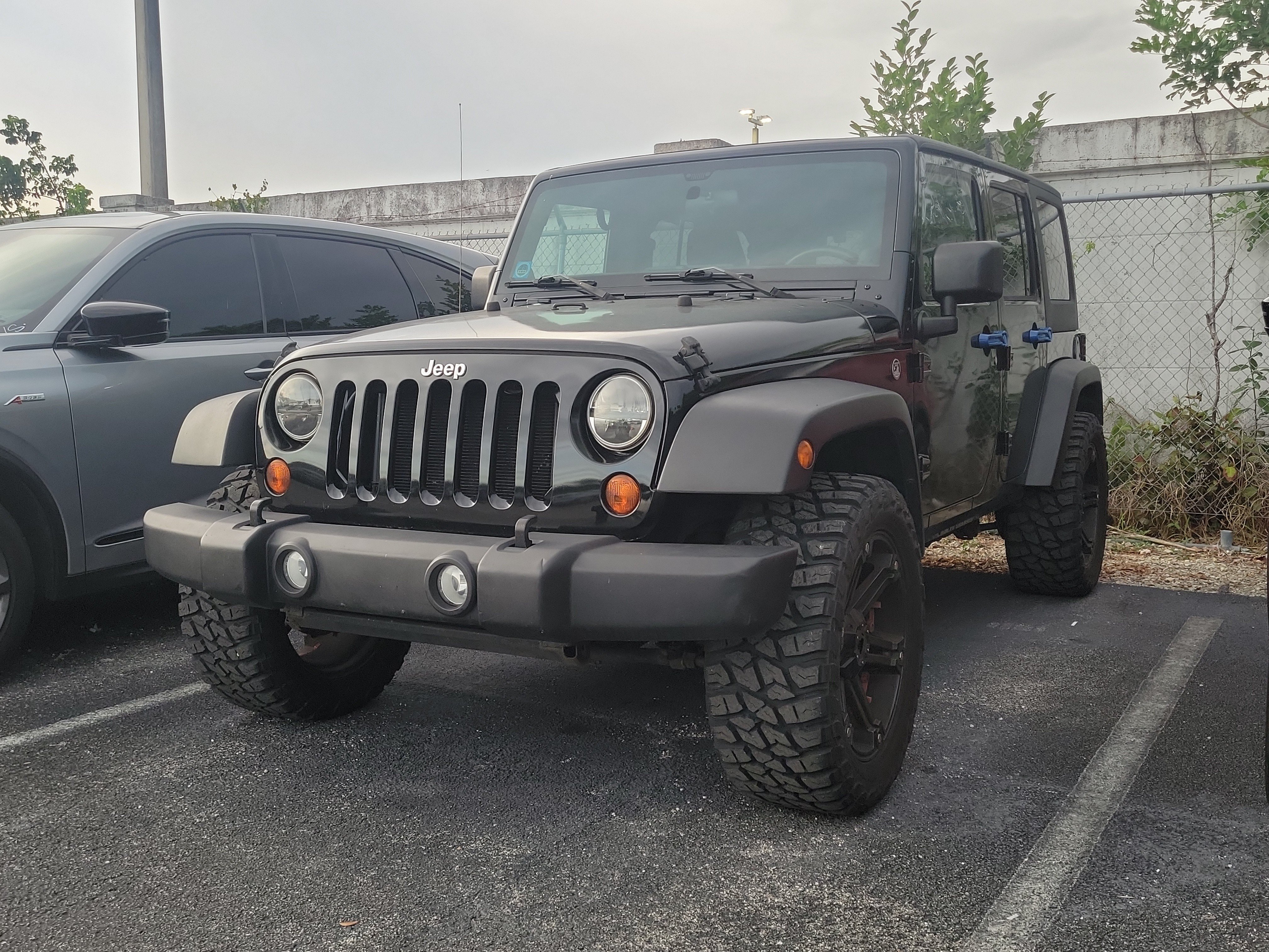 Used 2011 Black ClearCoat Jeep Unlimited Sport image 3