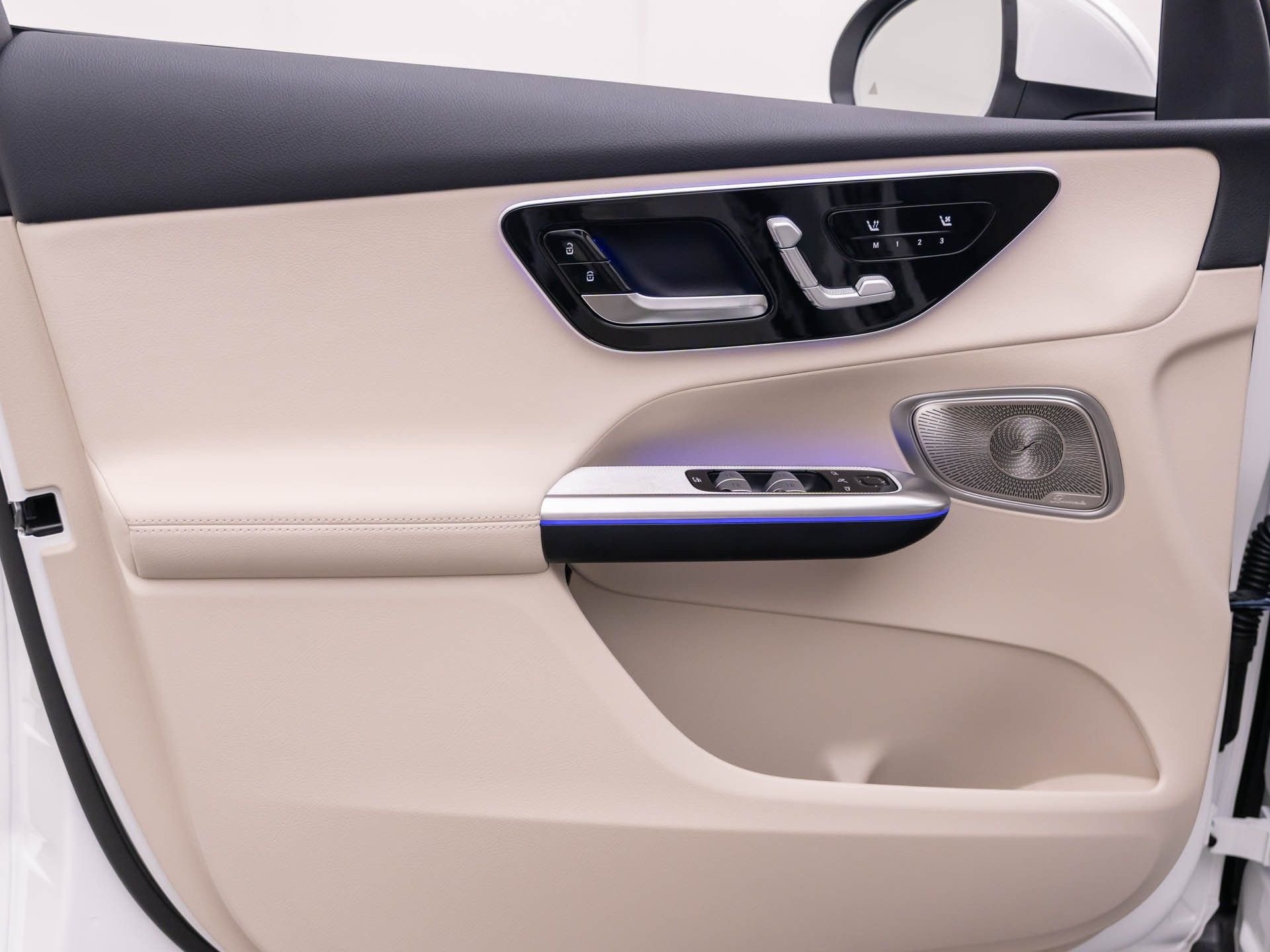 New 2027 Polar White Mercedes-Benz GLC 300 image 14