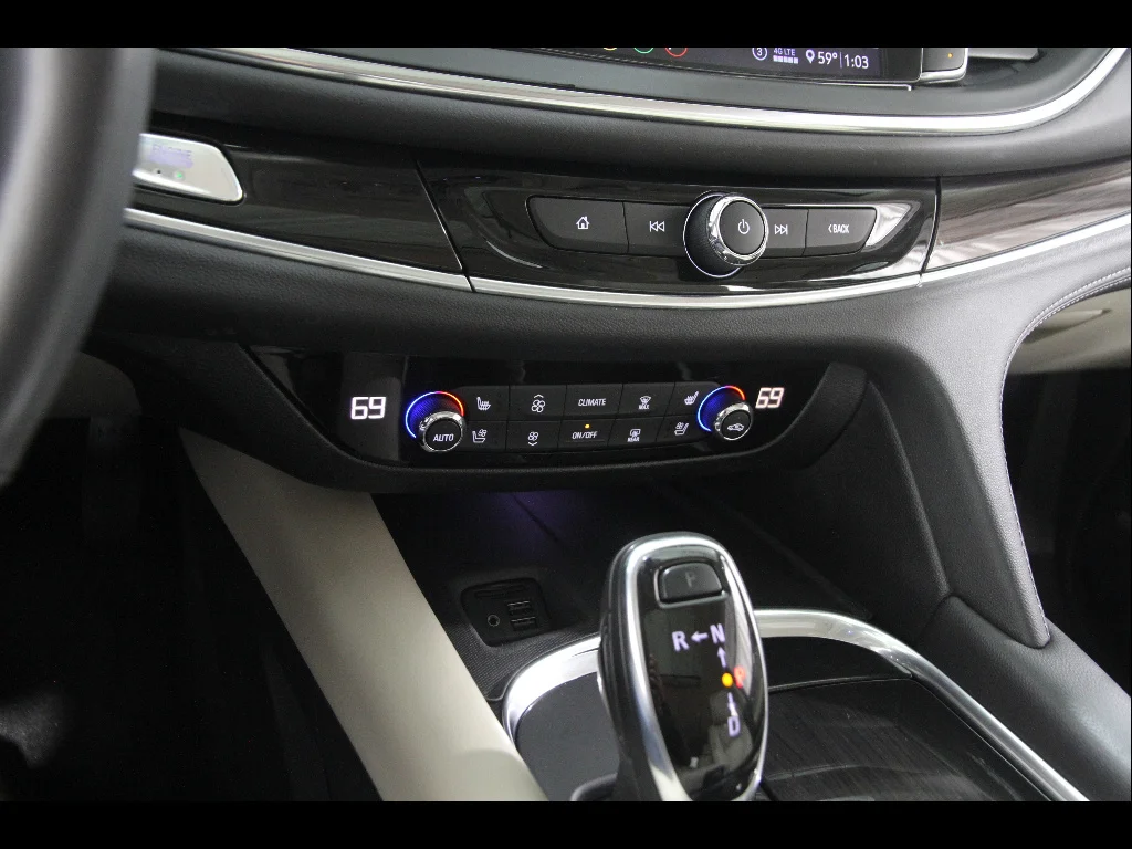 Used 2020 Summit White Buick Premium image 15
