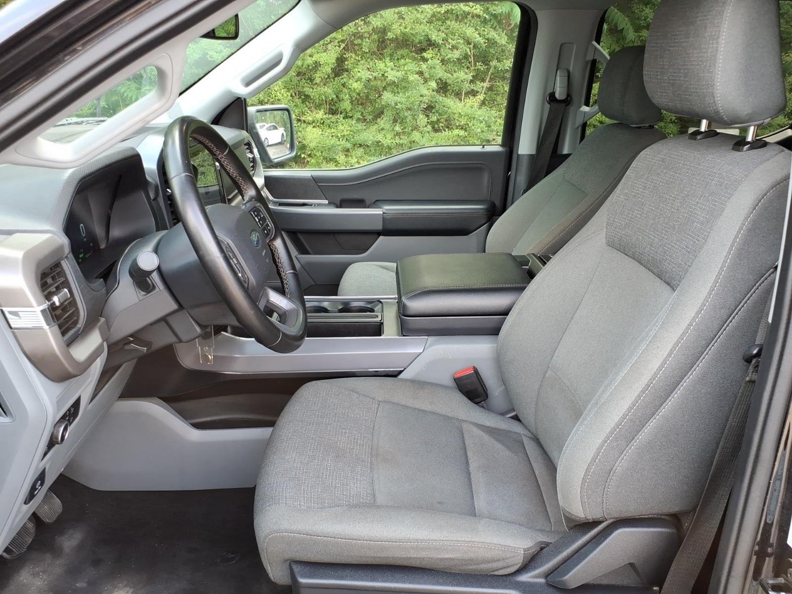 Used 2024 Agate Black Metallic Ford XLT image 12