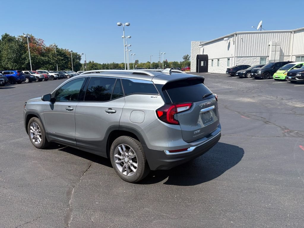Used 2023 Sterling Metallic GMC SLT image 4