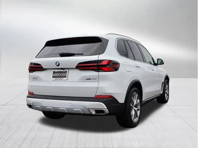New 2026 Mineral White Metallic BMW xDrive40i image 8