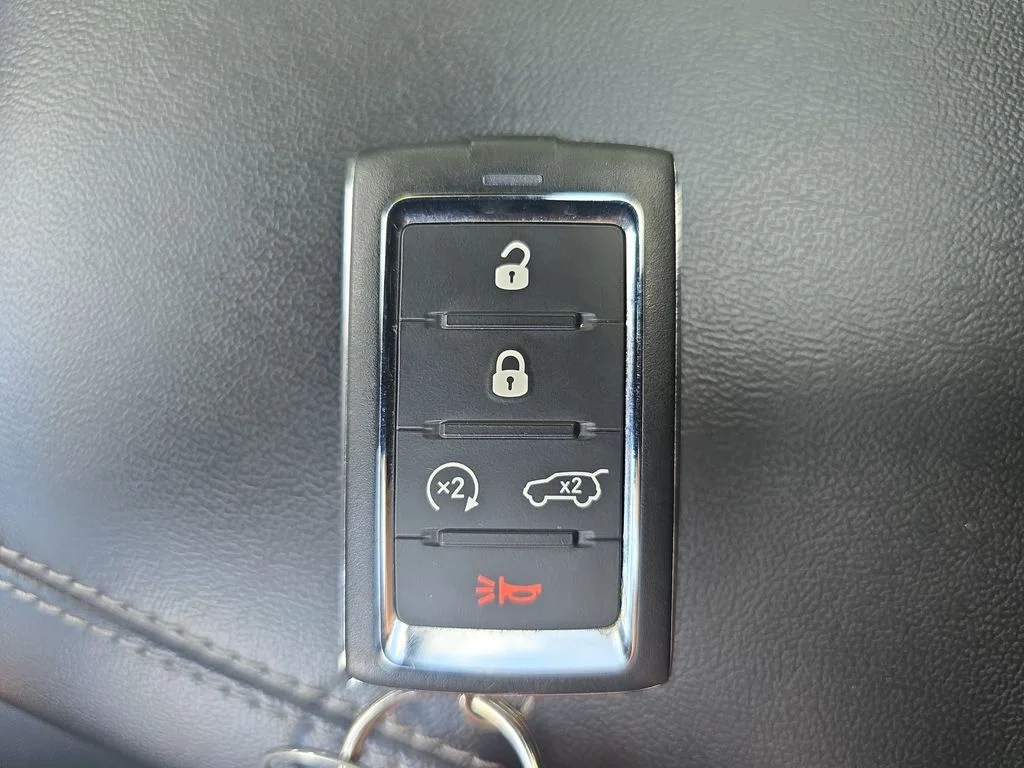 Used 2023 Black Jeep Altitude image 37