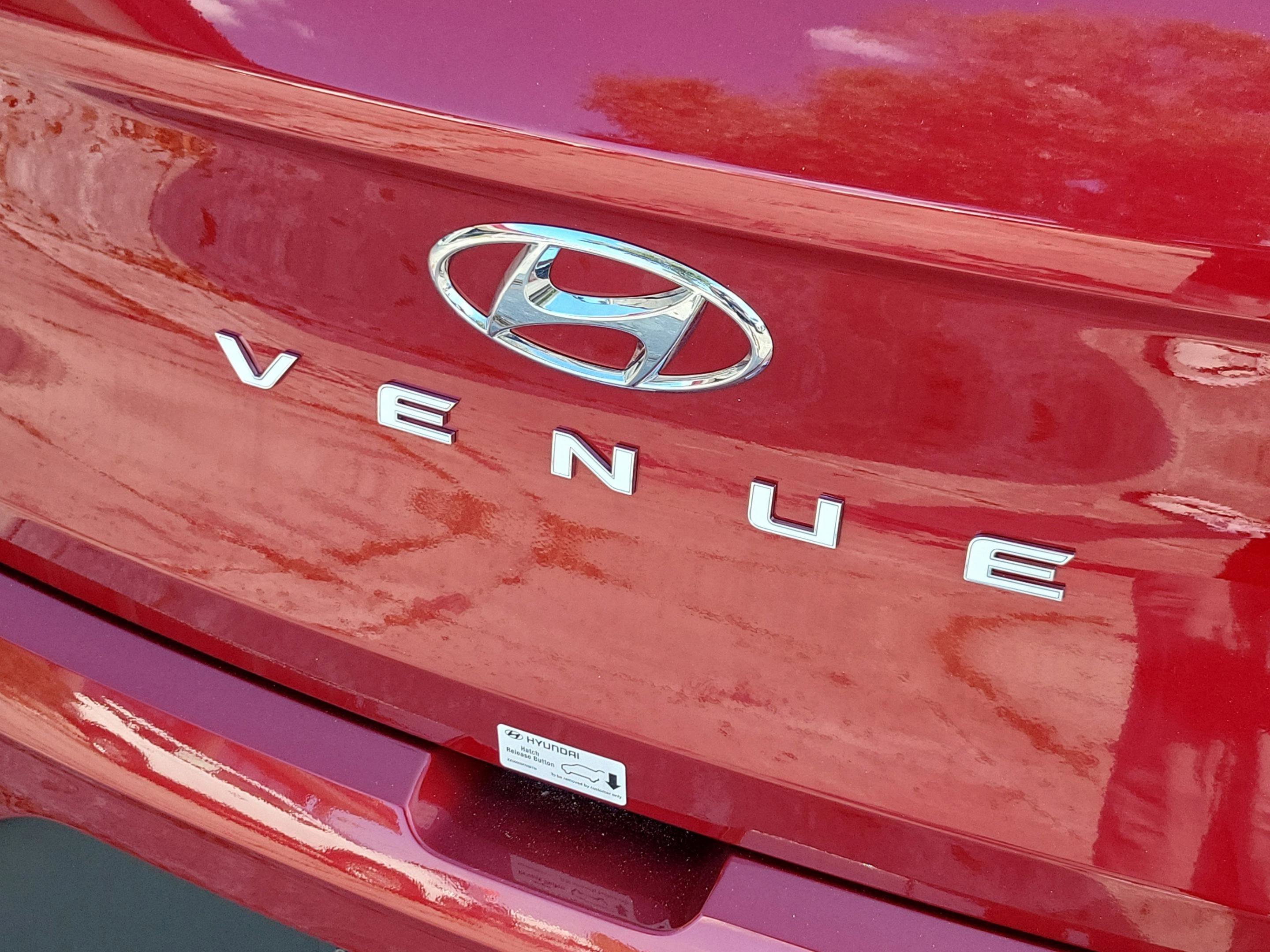 2025 Hyundai Venue Limited - Photo 30