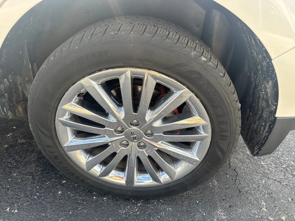Used 2015 White Lincoln Base image 50