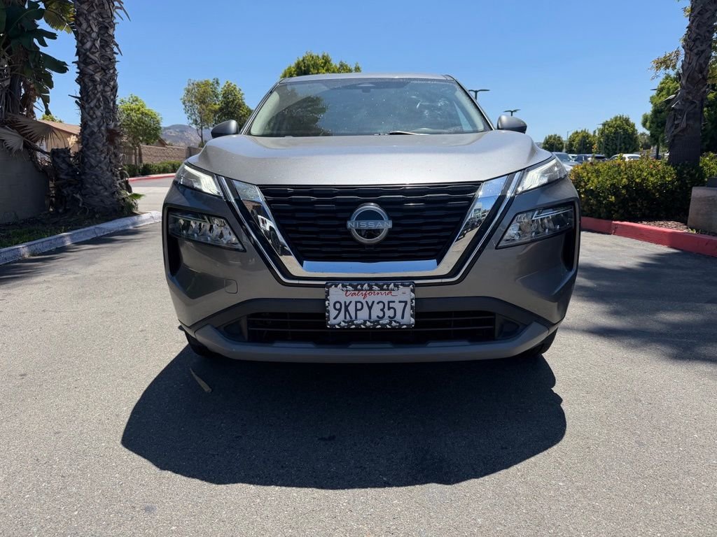 Used 2023 Gray Nissan SV image 3