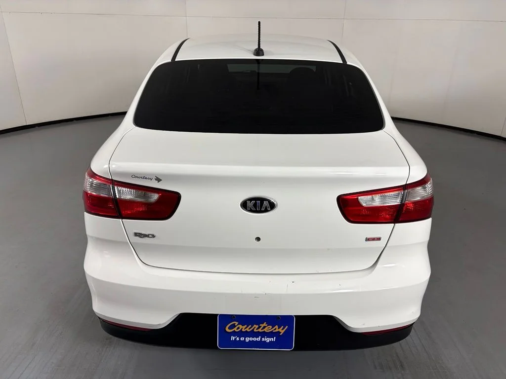 Used 2016 White Kia LX image 7