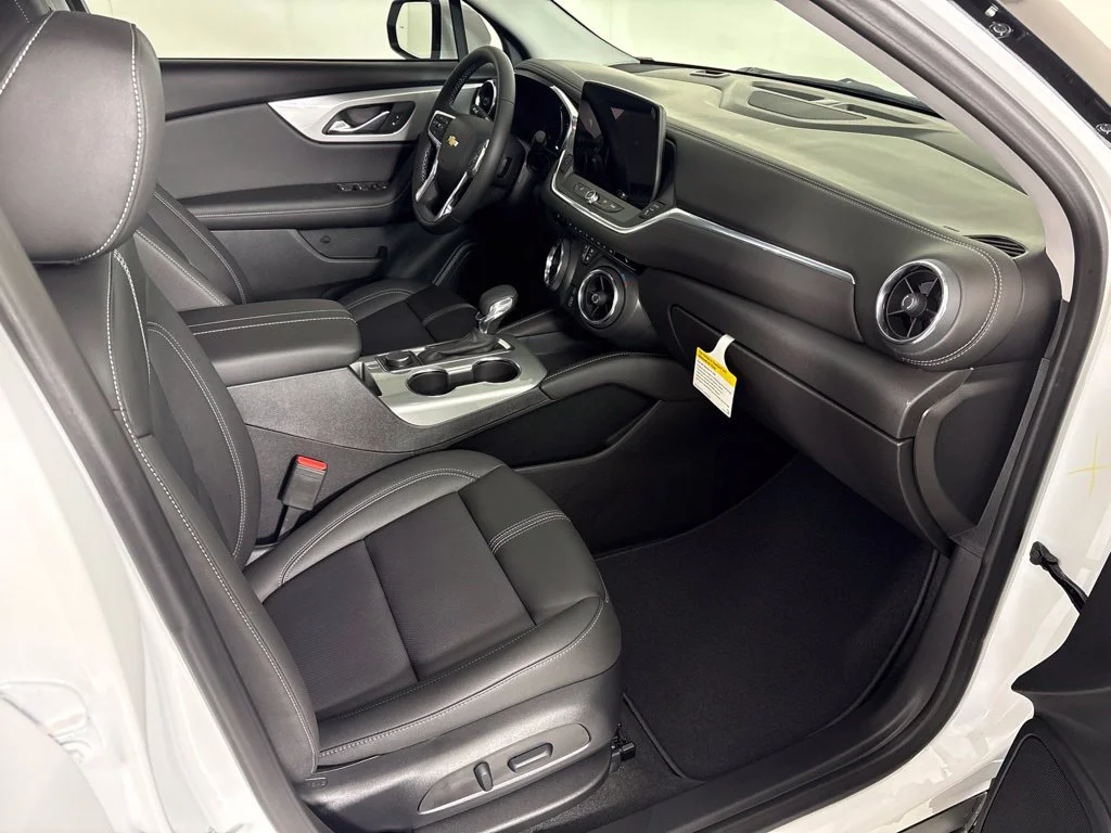 New 2026 Summit White Chevrolet 3LT image 20