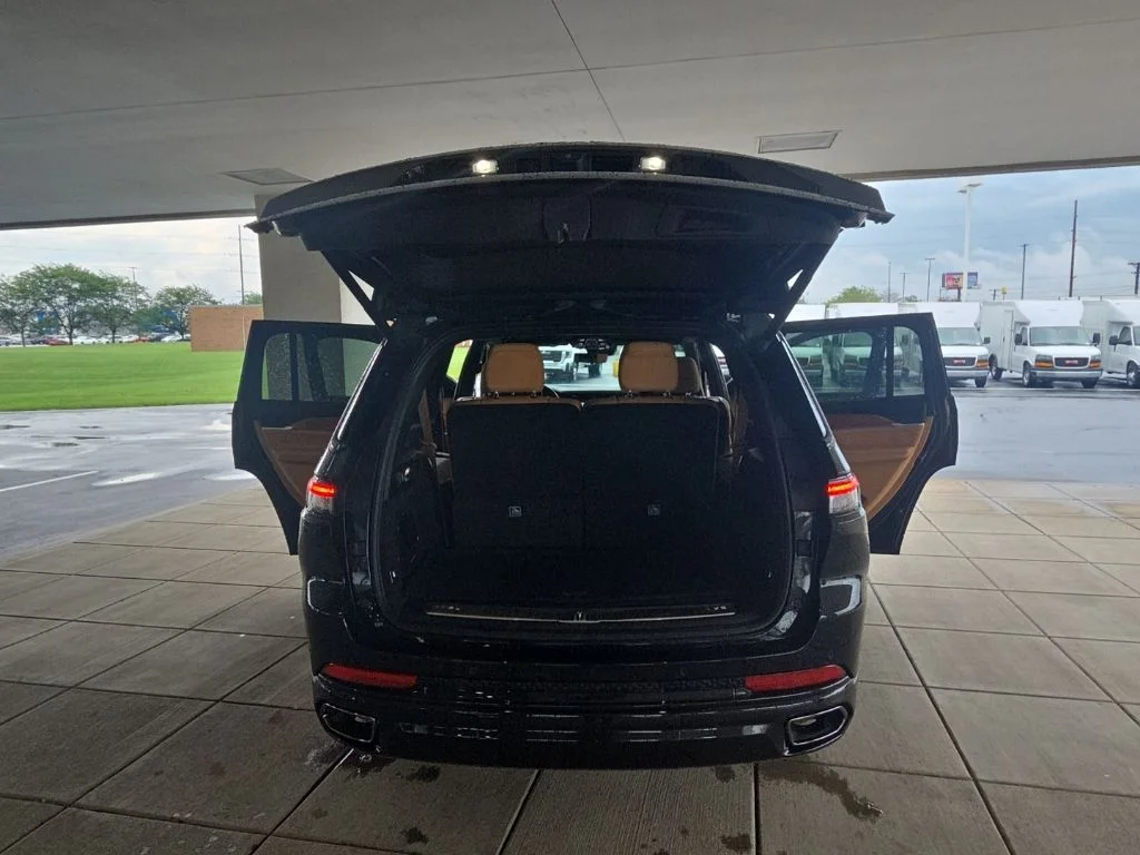 Used 2023 Black Jeep Summit image 14