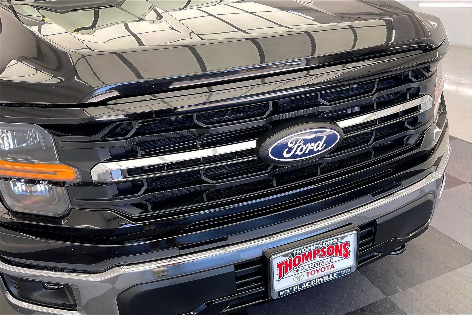 Used 2025 Agate Black Metallic Ford XLT image 31