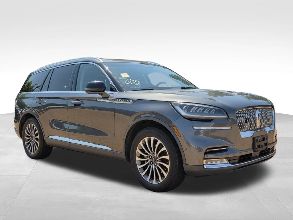 Used 2020 Gray Lincoln Reserve image 4