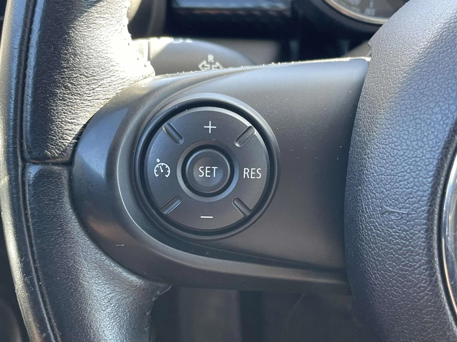 Used 2015 Electric Blue Metallic MINI S image 11