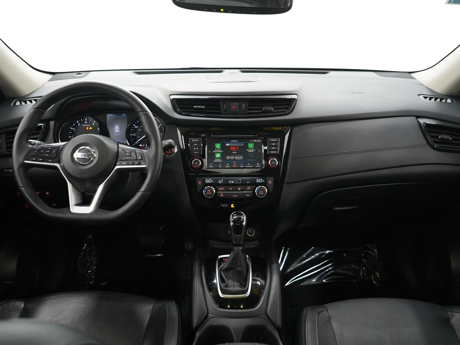 Used 2018 Brilliant Silver Nissan SL image 16