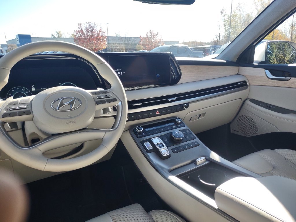 Used 2023 White Hyundai Limited image 9