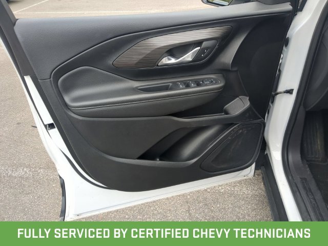 Used 2024 White GMC SLE image 22