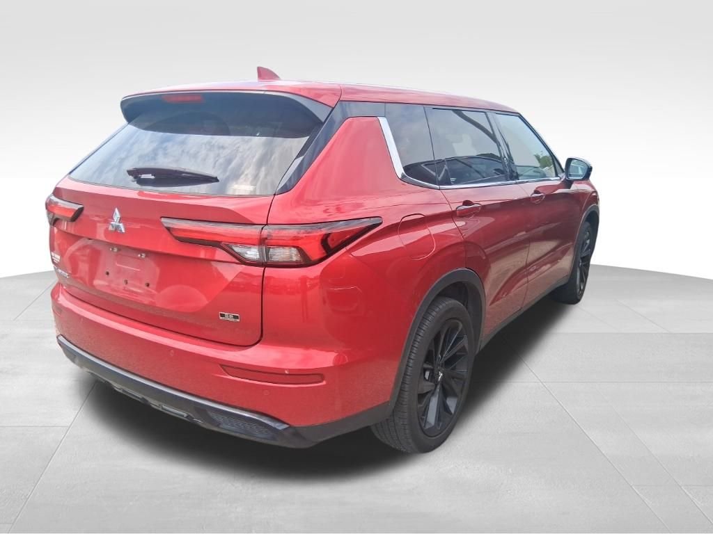 Used 2023  Mitsubishi  image 3