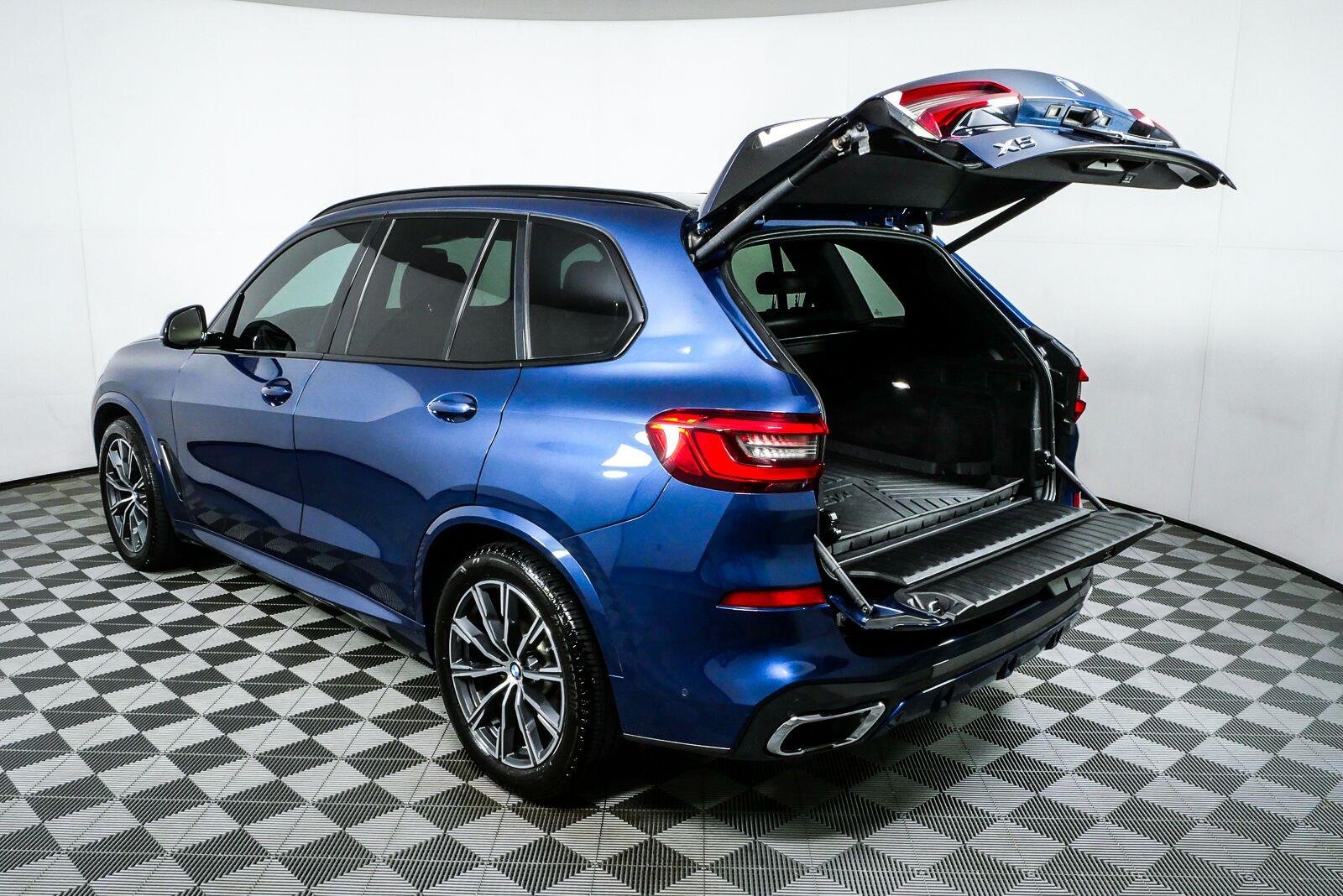 Used 2019 Tanzanite Blue II Metallic BMW xDrive40i image 34