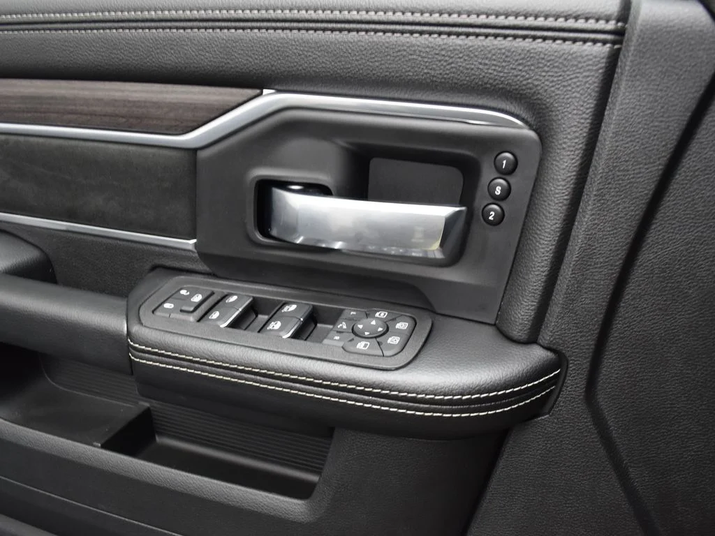 New 2026 Diamond Black Crystal Pearl-Coat Exterior Paint RAM Laramie image 16
