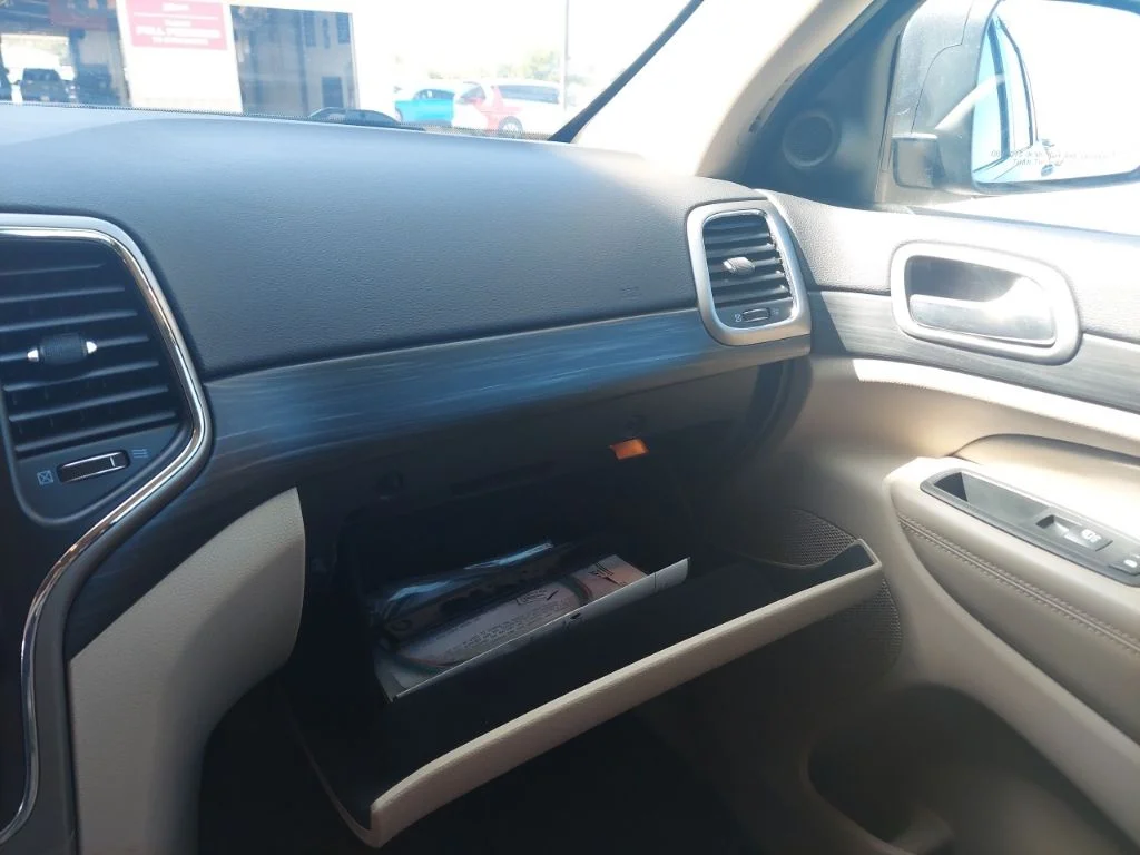 Certified Used 2019 Gray Jeep Laredo E image 31