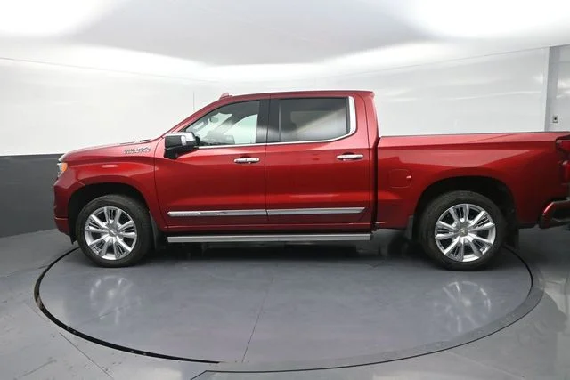 Used 2023 Red Chevrolet High Country image 7