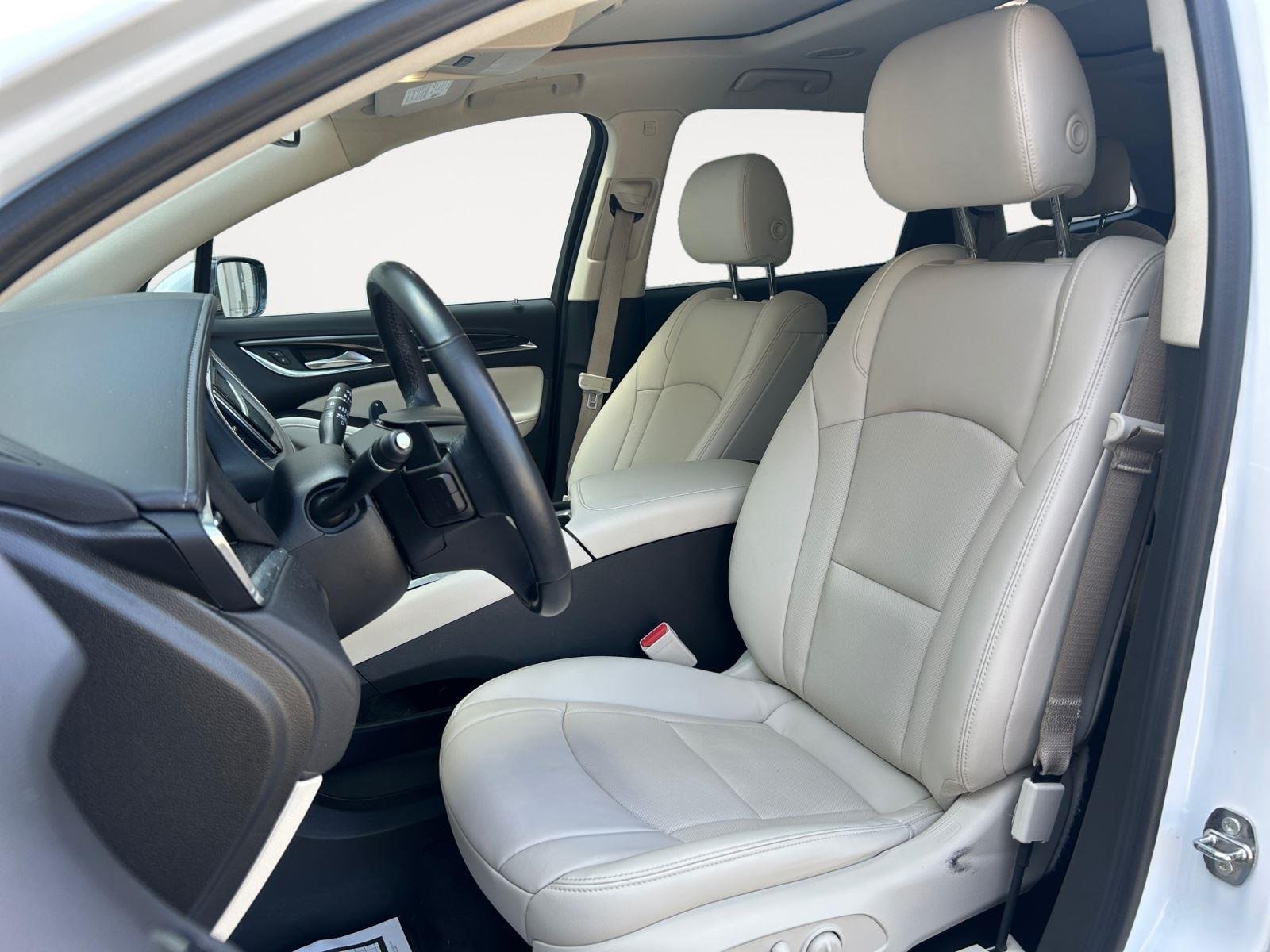 Used 2023 Summit White Buick Essence image 9