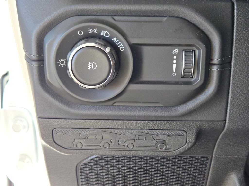 2026 Jeep Wrangler 4-Door Sahara - Photo 29