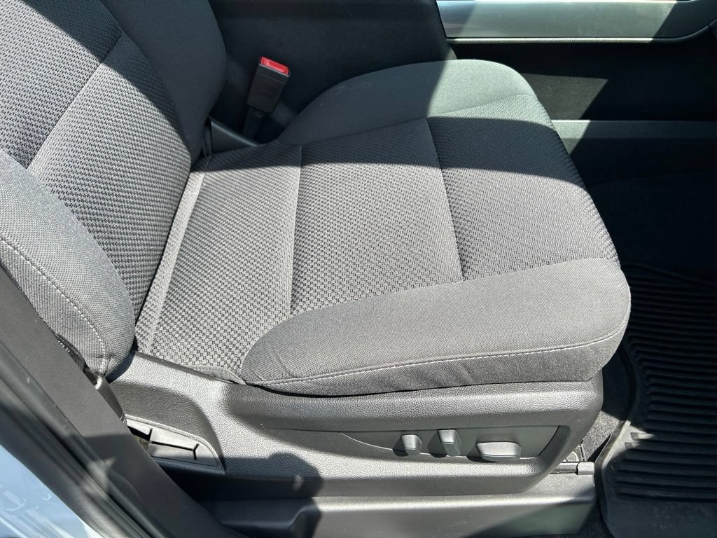 Used 2018 SUMMIT WHITE Chevrolet LT image 41