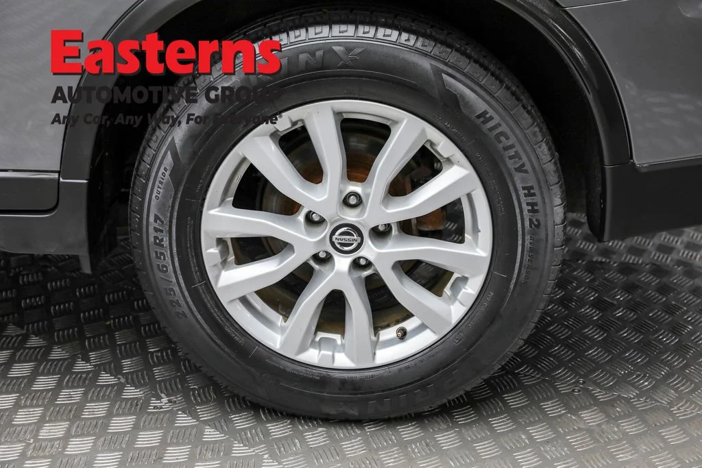 Used 2019 Gray Nissan SV image 8