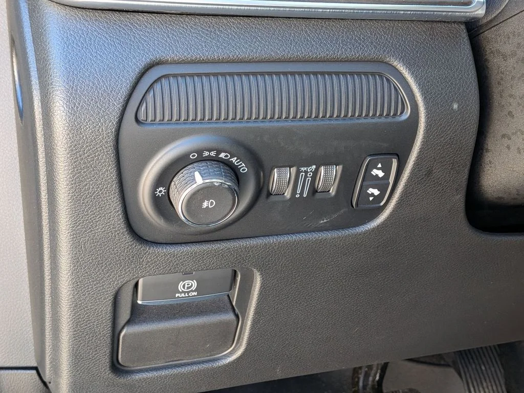 Used 2022 White Jeep Series I image 19