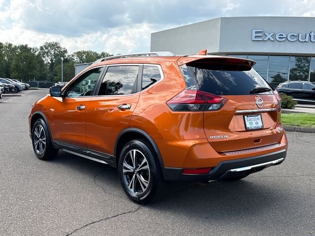 Used 2018 Orange Nissan SL image 4