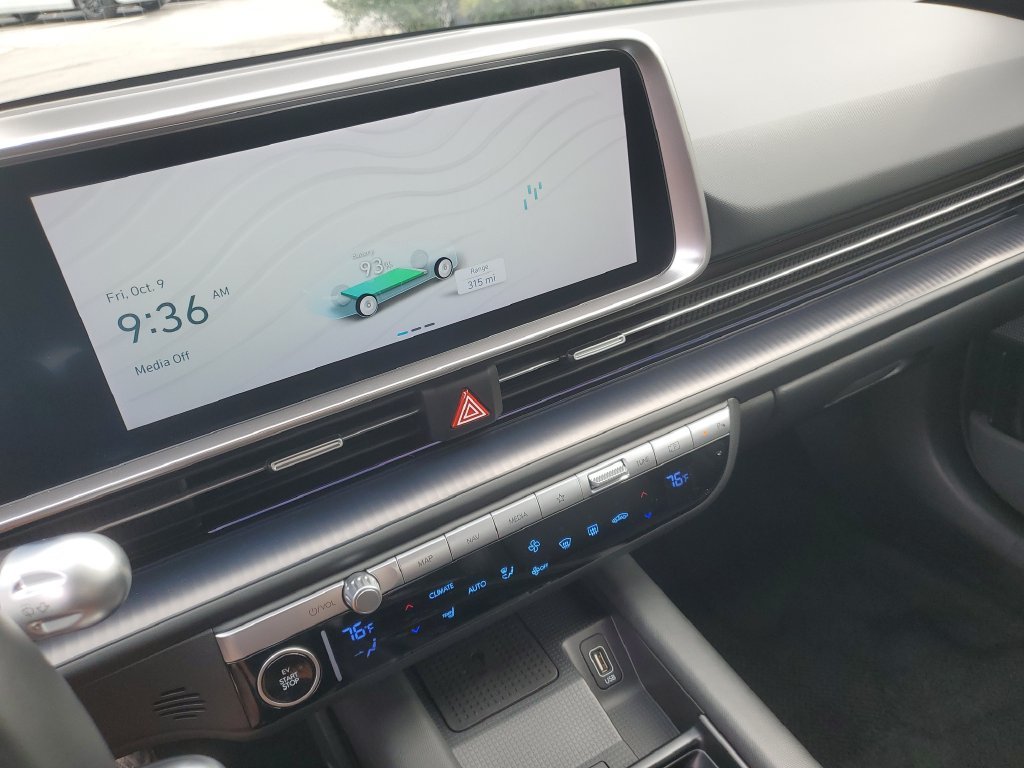 Used 2024 Black Hyundai SEL image 19